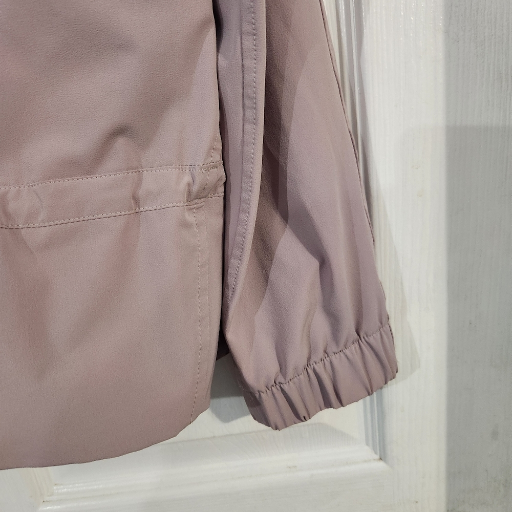 Lululemon Pack It Up Jacket in the color Smoky Blush. Size 10 - Picture 5 of 16